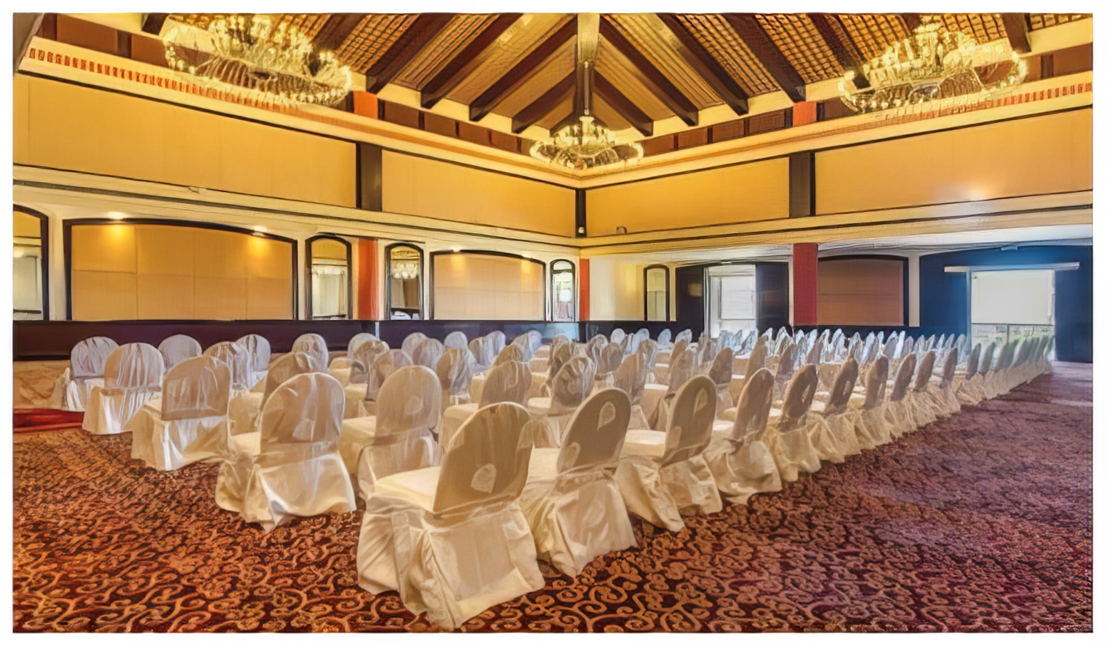 Le Meridien Hotel & Beach Resort gallery view 3